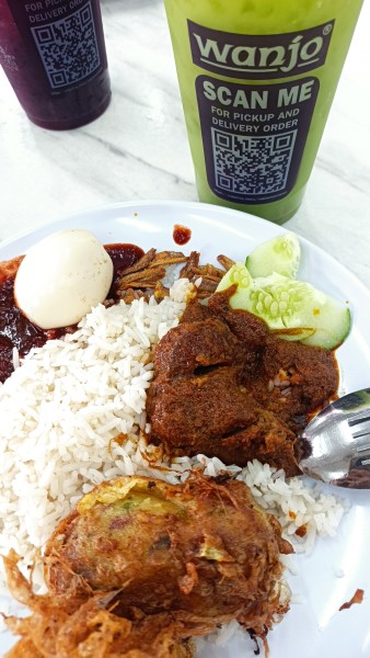 【おすすめのナシレマ】カンポンバルの名店Wanjo　甘めのサンバルがクセになる！