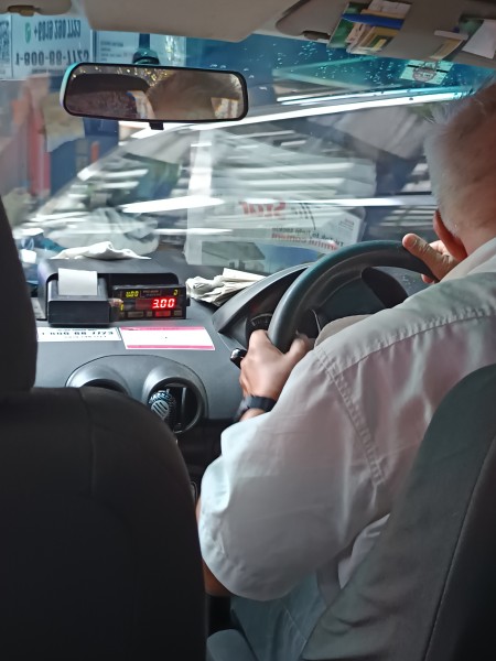 【MM2Hの移動手段】Grabが捕まらない時の救世主！メータータクシーの乗り方と「ぼったくり」回避術